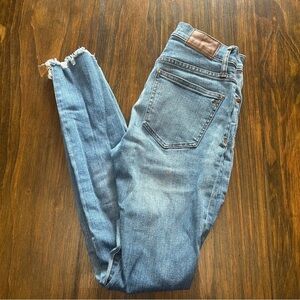 Madewell 9" High rise distressed skinny jeans size 25